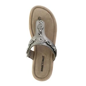 Minnetonka l Conroe Pewter Silver Jeweled Thong Sandal Size 10